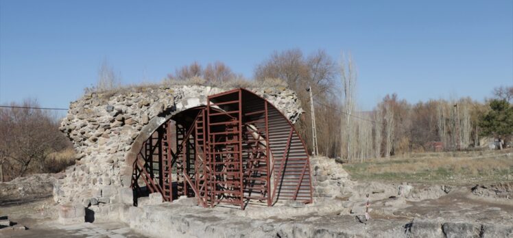 Keykubadiye Sarayı'ndaki kazılarda avlu ve çokgen havuz ortaya çıkarıldı