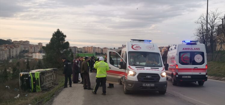 Kocaeli'de devrilen midibüsteki 7 yolcu yaralandı