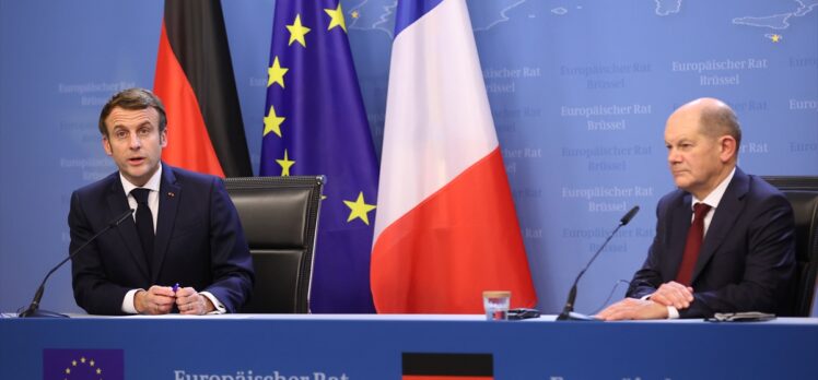 Macron, Ukrayna konusunda Rusya ile görüşerek siyasi çözüm bulunması gerektiğini belirtti