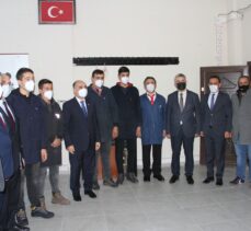 Maske üretim makinesinin bozulmasından bıkan öğrenciler yenisini yaptı