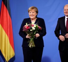 Merkel görevini Başbakan Scholz'a devretti