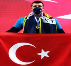 Milli yüzücü Emre Sakçı'dan dünya rekoru