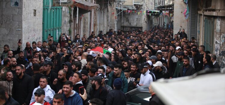 Nablus'ta İsrail güçlerinin açtığı ateş sonucu ölen Filistinli toprağa verildi