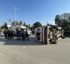 Osmaniye'de devrilen ambulanstaki 4 kişi yaralandı