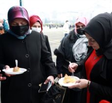 Rize'de üç günde ayıklanan 2,5 ton hamsi festivalde 2 saatte tüketildi