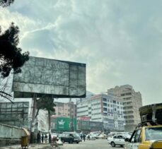 Taliban, başkent Kabil'de billboardlardaki fotoğrafları silmeye başladı