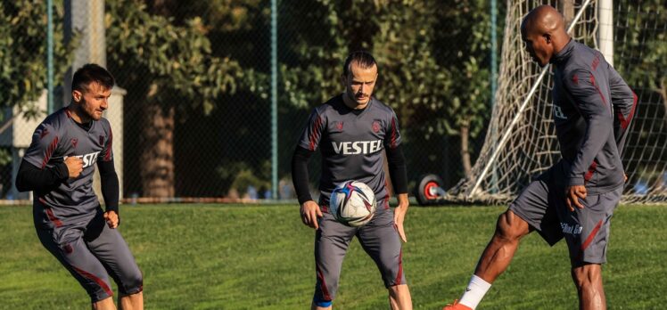 Trabzonspor kafilesi Antalya'ya gitti