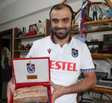 Trabzonspor taraftarı genç, takımına ait yüzlerce nostaljik eşya biriktirdi