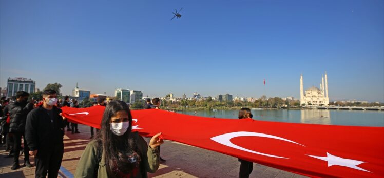 Adana'nın kurtuluşunun 100. yılına özel 3 bin 628 metrelik Türk bayrağı açıldı