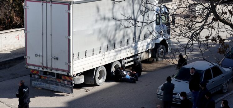 Ankara'da kamyonun çarptığı yaya hayatını kaybetti