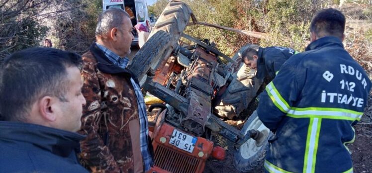 Burdur'da traktörün devrilmesi sonucu sürücü öldü, eşi yaralandı