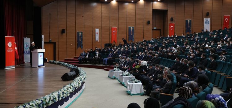 Diyanet İşleri Başkanı Ali Erbaş, Kars'ta din görevlileriyle bir araya geldi: