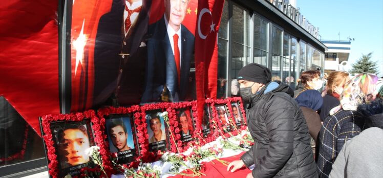 Diyarbakır'da dershane önündeki terör saldırısında hayatını kaybedenler anıldı