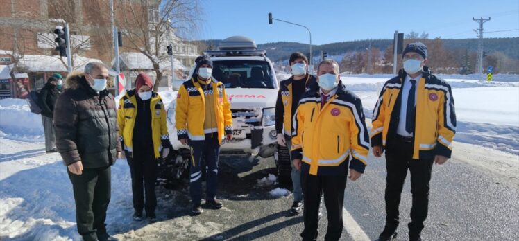 Elazığ'da yolu kardan kapanan köydeki Kovid-19 hastası için ekipler seferber oldu
