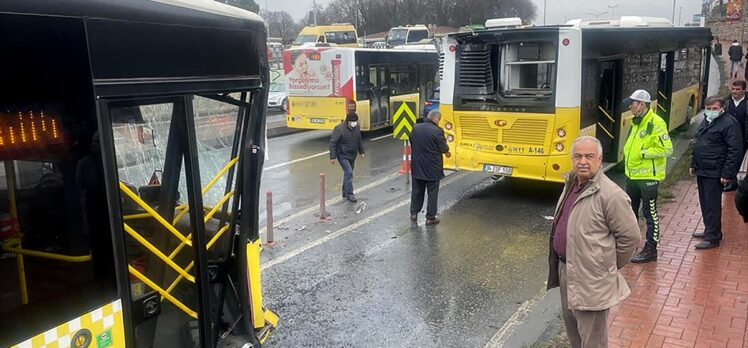 Fatih'te iki İETT otobüsünün çarpışması sonucu 5 kişi yaralandı