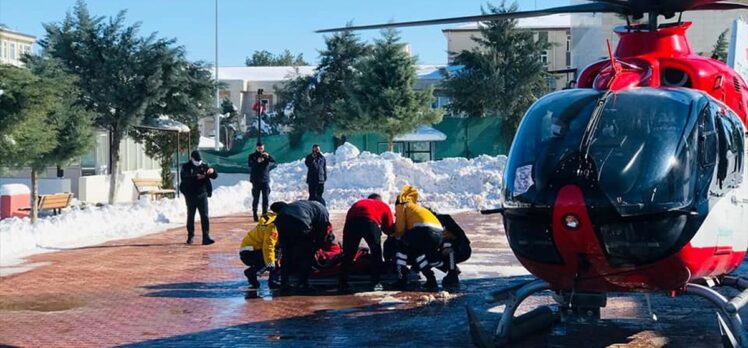 Gaziantep'te doğum riski olan kadın ambulans helikopterle hastaneye yetiştirildi