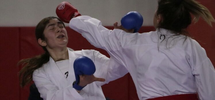 Gaziantep'teki İşitme Engelliler Karate ve Tekvando Türkiye Şampiyonası devam ediyor