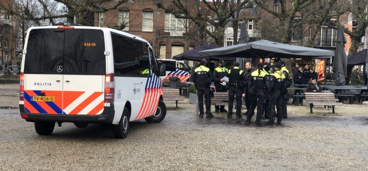 Hollanda'da yasaklara rağmen Kovid-19 kısıtlamaları protesto edildi