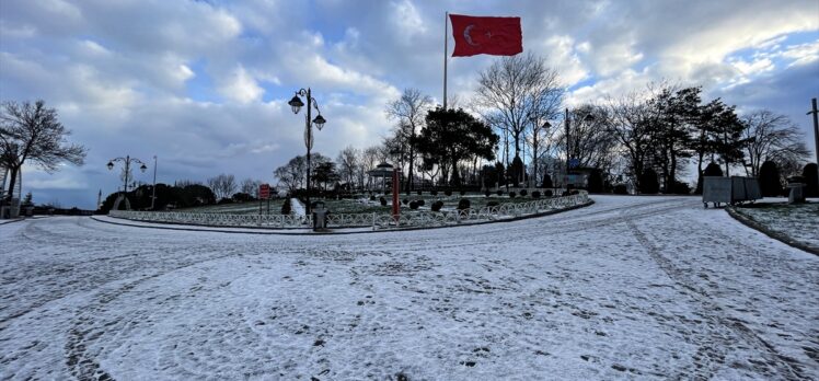 İstanbul'da kar yağışı aralıklarla etkili oluyor