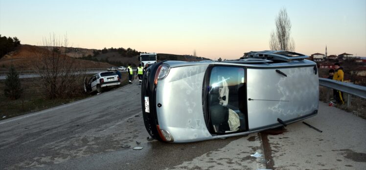 Kırıkkale'de otomobille hafif ticari araç çarpıştı, 6 kişi yaralandı