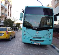 Manisa'da yaya geçidinde halk otobüsünün altında kalan kadın ağır yaralandı