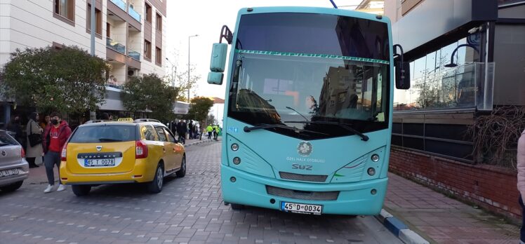 Manisa'da yaya geçidinde halk otobüsünün altında kalan kadın ağır yaralandı