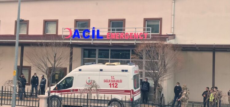 GÜNCELLEME – Siirt'te arazi anlaşmazlığından çıkan silahlı kavgada 5 kişi yaralandı