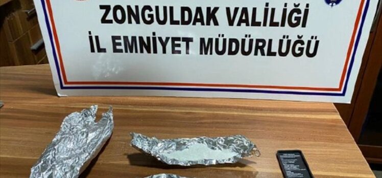 Zonguldak'ta narkotik uygulamasında yakalanan 3 şüpheliden 1'i tutuklandı