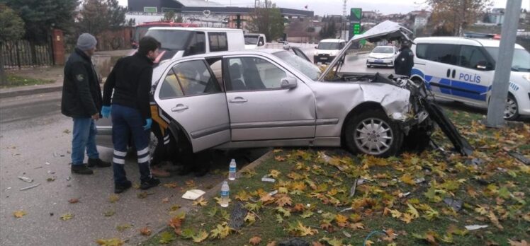 Amasya'da iki ayrı trafik kazasında 4 kişi yaralandı