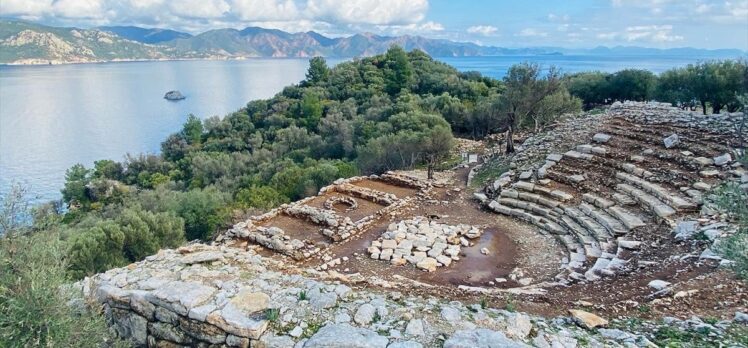 Amos Antik Kenti'nin sembolü antik tiyatro özgün haliyle ortaya çıkarıldı