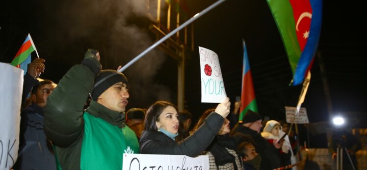 Azerbaycanlı STK'lerin Laçın koridorundaki “maden protestosu” iki gecedir sürüyor