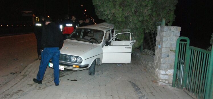 Çanakkale'deki trafik kazasında 3 kişi yaralandı