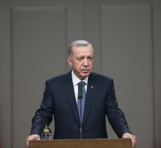 Cumhurbaşkanı Erdoğan: “Temennimiz odur ki Parlamentodaki diğer partilerin vereceği destekle anayasa değişikliğini yapabilecek sayıya ulaşalım.”