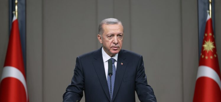 Cumhurbaşkanı Erdoğan: “Temennimiz odur ki Parlamentodaki diğer partilerin vereceği destekle anayasa değişikliğini yapabilecek sayıya ulaşalım.”