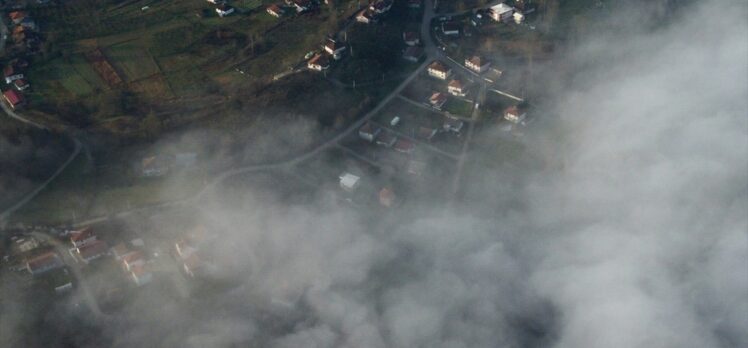 Düzce'de Bolu Dağı'nın eteklerinde sis tabakası oluştu