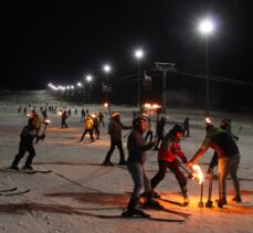 Erciyes'te meşaleli yeni yıl kutlaması