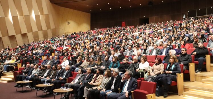 Eski Milli Eğitim Bakanı Selçuk'tan, çocuk eğitimine ilişkin konferans