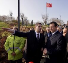 İBB Başkanı İmamoğlu, yeniden düzenlenen Sarayburnu Parkı'nda incelemede bulundu