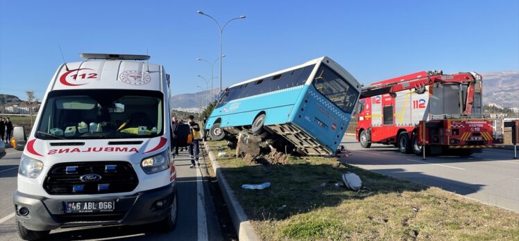 GÜNCELLEME – Kahramanmaraş'ta halk otobüsünün devrilmesi sonucu 12 kişi yaralandı