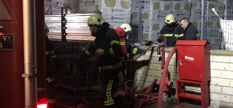 Kayseri'de çelik kapı fabrikasında çıkan yangın söndürüldü