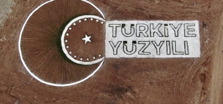 Kırşehir'de Kervansaray Dağı'na fidan ve taşla “Türkiye Yüzyılı” yazıldı