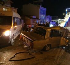 Kocaeli'de zincirleme trafik kazasında 2 kişi yaralandı