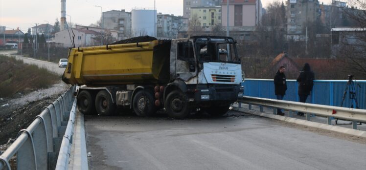 Kosova’nın kuzeyindeki barikatlardan biri kundaklandı