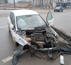 Sivas'ta zincirleme trafik kazasında biri polis 4 kişi yaralandı