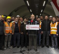 Bakan Karaismailoğlu yeni yıla metro çalışanlarıyla girdi