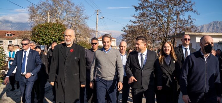 Yunanistan Başbakanı Miçotakis, Arnavutluk’taki Yunan azınlık mensuplarıyla bir araya geldi