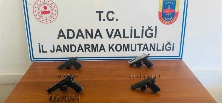 Adana'da ruhsatsız 5 tabanca ve 4 av tüfeği ele geçirildi