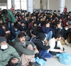 Ağrı'da 227 düzensiz göçmen Afganistan'a gönderildi