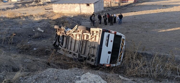 Ağrı'da tır ile minibüsün çarpışması sonucu 1 kişi öldü