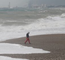 Antalya'da fırtına etkili oluyor